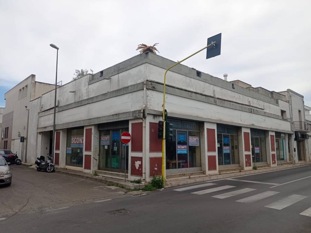 negozio in vendita a Taviano