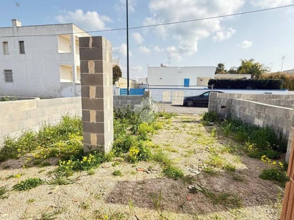 casa indipendente in vendita a Taviano in zona Marina di Mancaversa