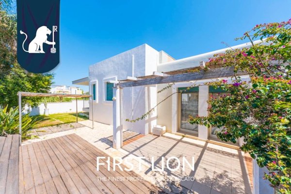 casa indipendente in vendita a Taviano in zona Marina di Mancaversa