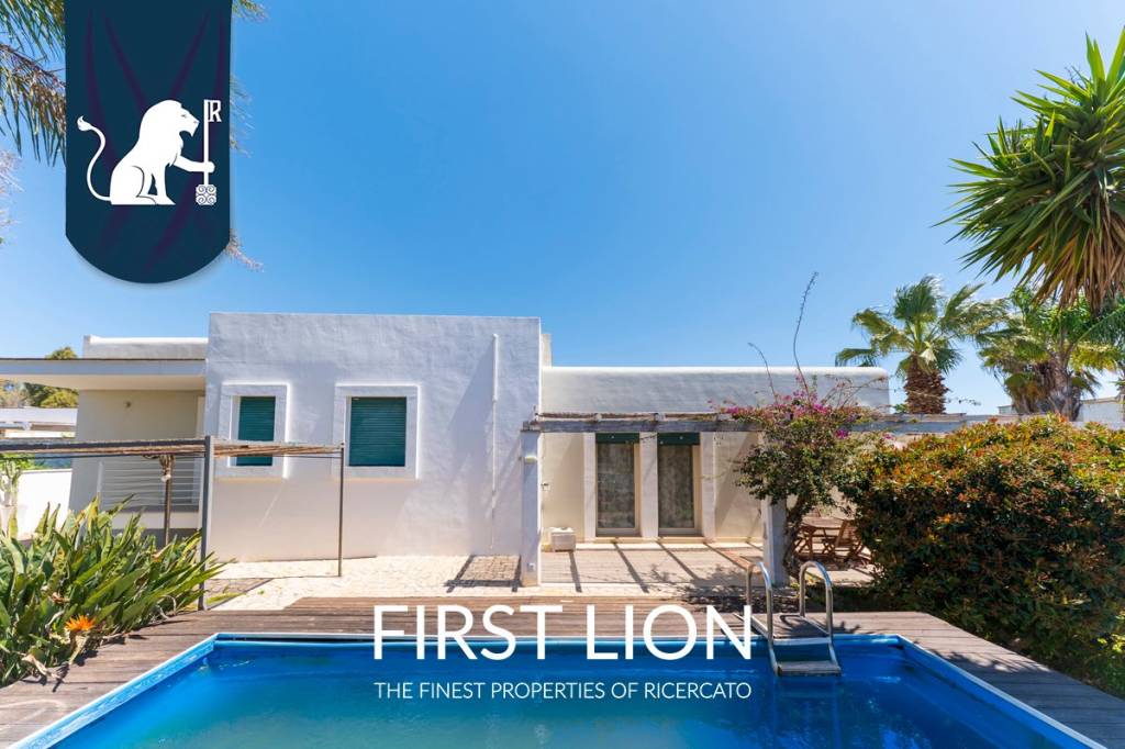 casa indipendente in vendita a Taviano in zona Marina di Mancaversa