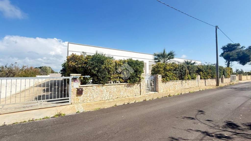 casa indipendente in vendita a Taviano in zona Marina di Mancaversa
