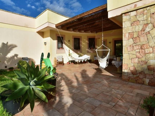 casa indipendente in vendita a Taviano in zona Marina di Mancaversa