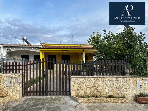 casa indipendente in vendita a Taviano in zona Marina di Mancaversa