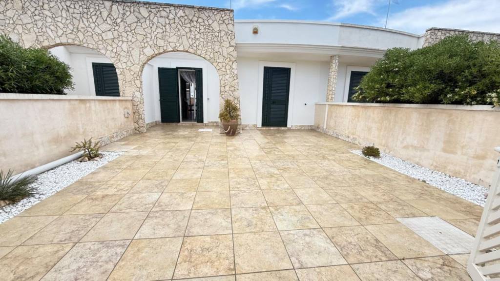 casa indipendente in vendita a Taviano in zona Marina di Mancaversa