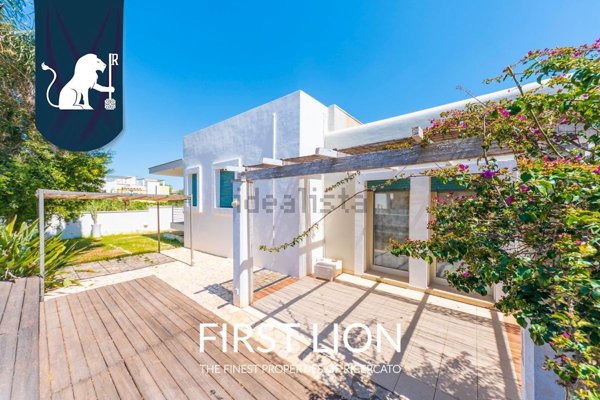 casa indipendente in vendita a Taviano in zona Marina di Mancaversa