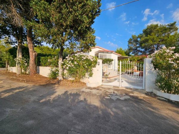 casa indipendente in vendita a Taviano
