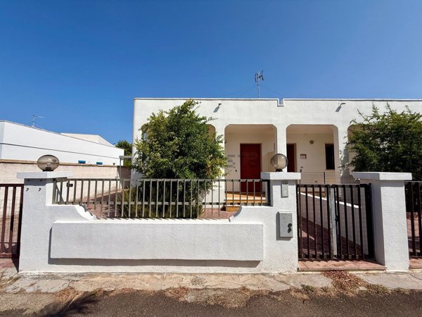 casa indipendente in vendita a Taviano in zona Marina di Mancaversa