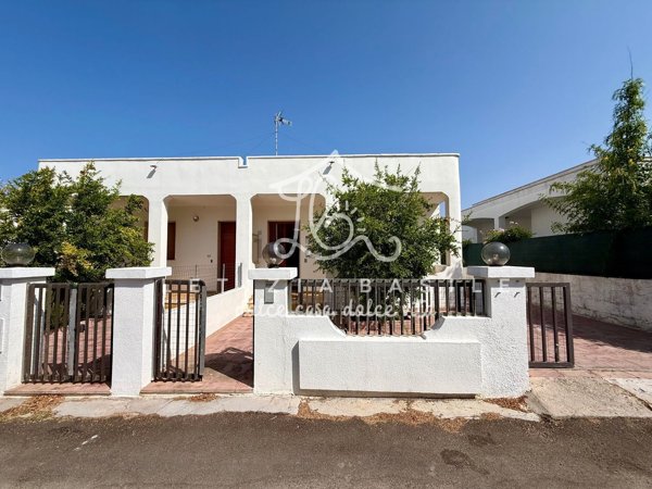casa indipendente in vendita a Taviano in zona Marina di Mancaversa