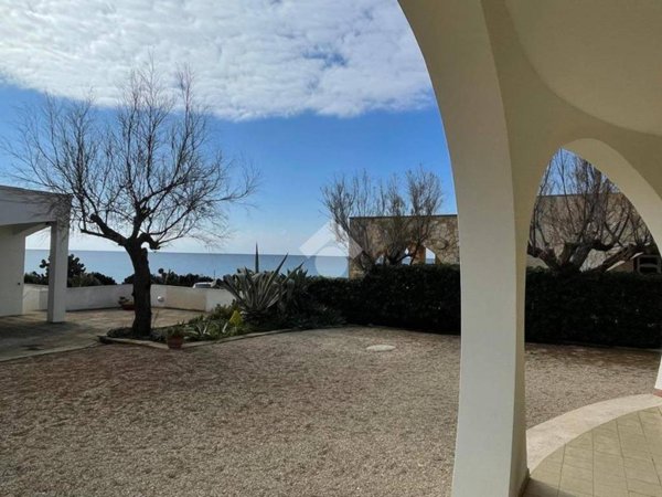 casa indipendente in vendita a Taviano in zona Marina di Mancaversa