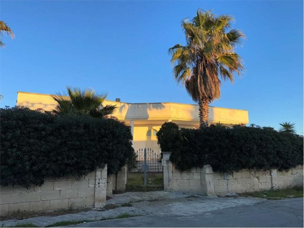casa indipendente in vendita a Taviano in zona Marina di Mancaversa