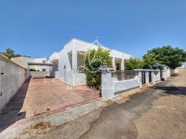 casa indipendente in vendita a Taviano in zona Marina di Mancaversa