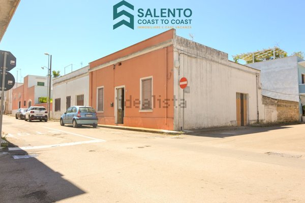 casa indipendente in vendita a Taviano
