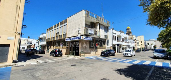 locale commerciale in vendita a Taviano