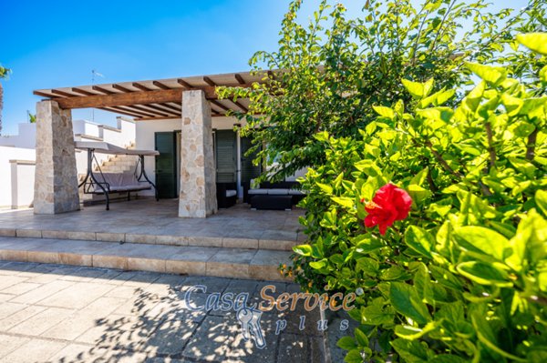 casa indipendente in vendita a Taviano in zona Marina di Mancaversa