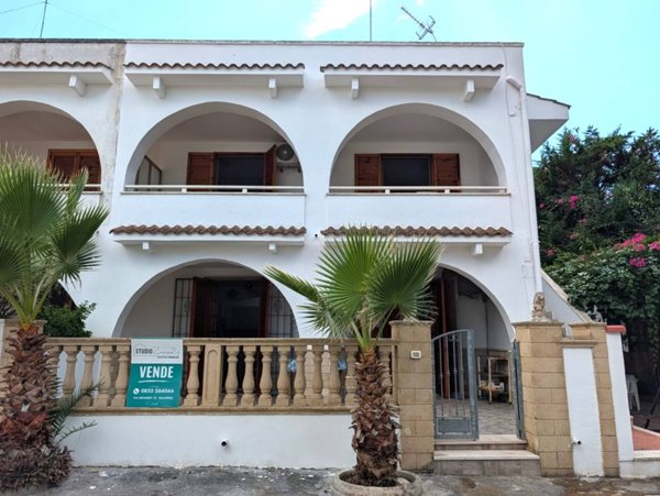 casa indipendente in vendita a Taviano in zona Marina di Mancaversa