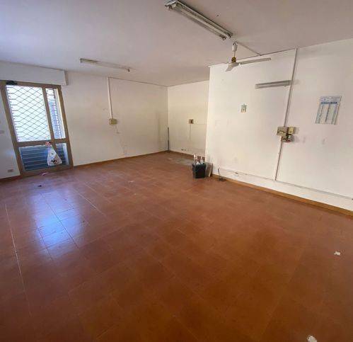 negozio in vendita a Trepuzzi