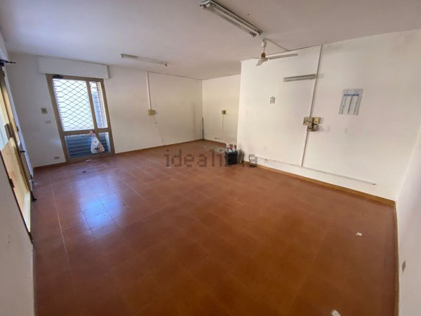 locale commerciale in vendita a Trepuzzi