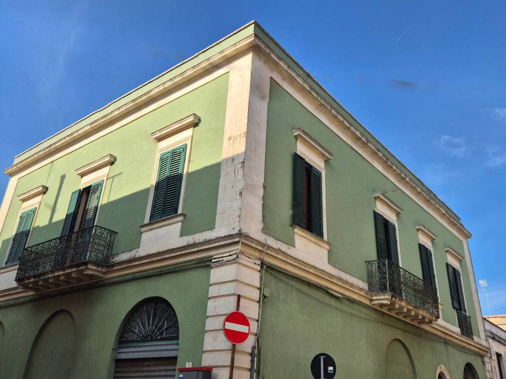 intera palazzina in vendita a Trepuzzi