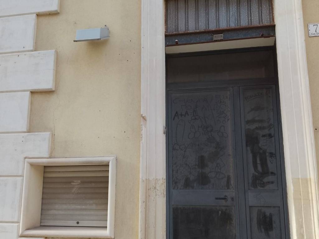 negozio in vendita a Trepuzzi