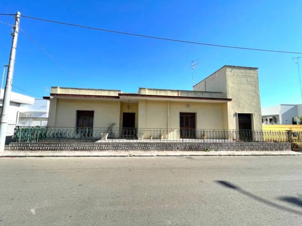 casa indipendente in vendita a Trepuzzi