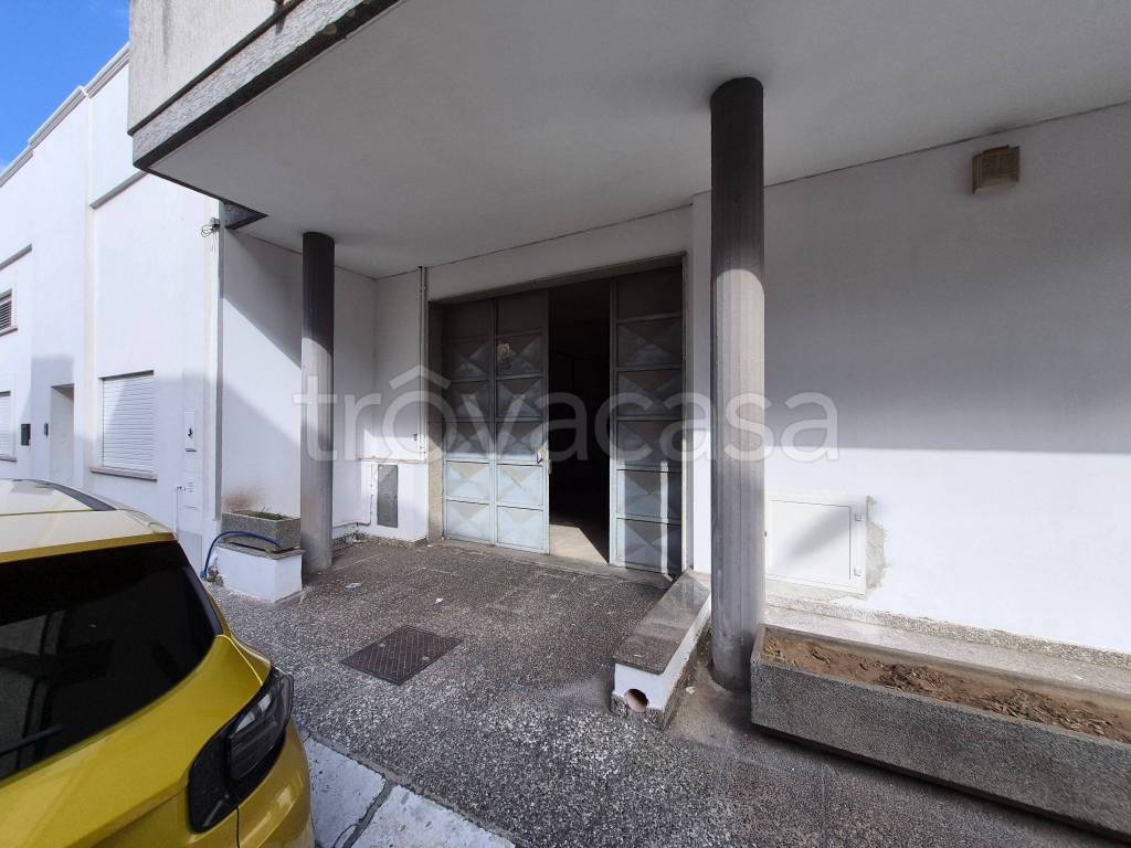 locale commerciale in vendita a Trepuzzi