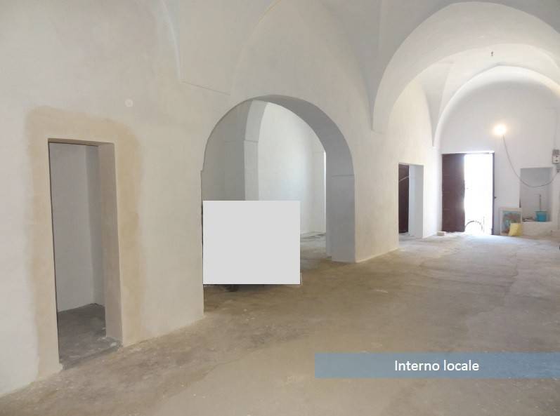 negozio in vendita a Trepuzzi