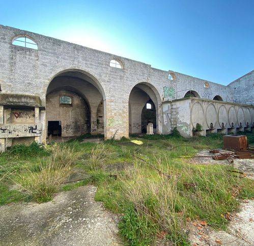 negozio in vendita a Trepuzzi