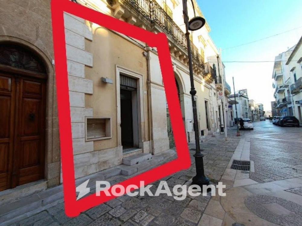 negozio in vendita a Trepuzzi