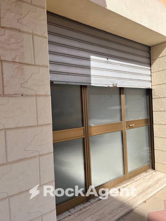 negozio in vendita a Trepuzzi