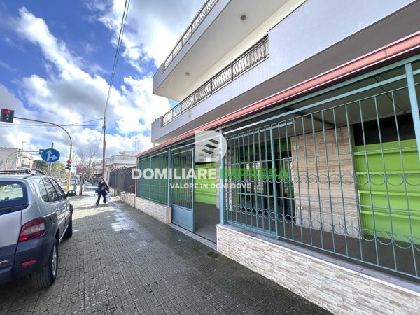 locale commerciale in vendita a Trepuzzi