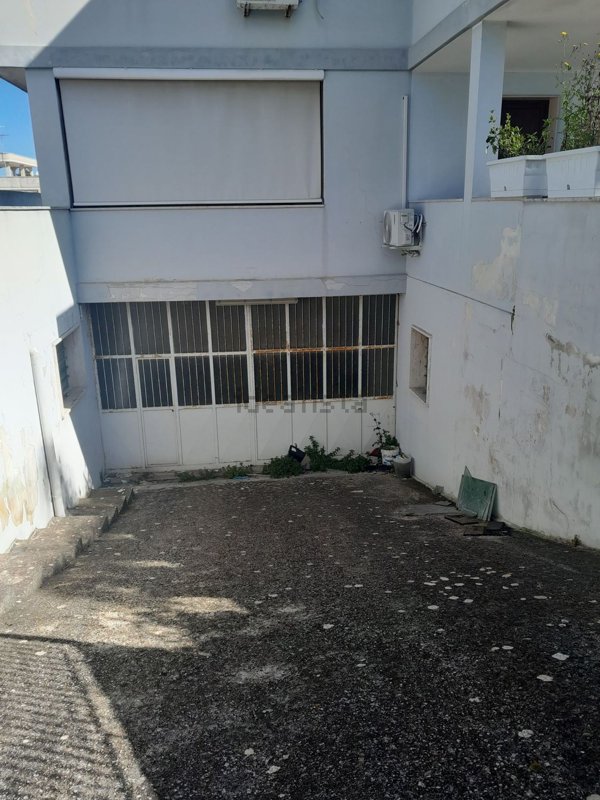 locale commerciale in vendita a Trepuzzi