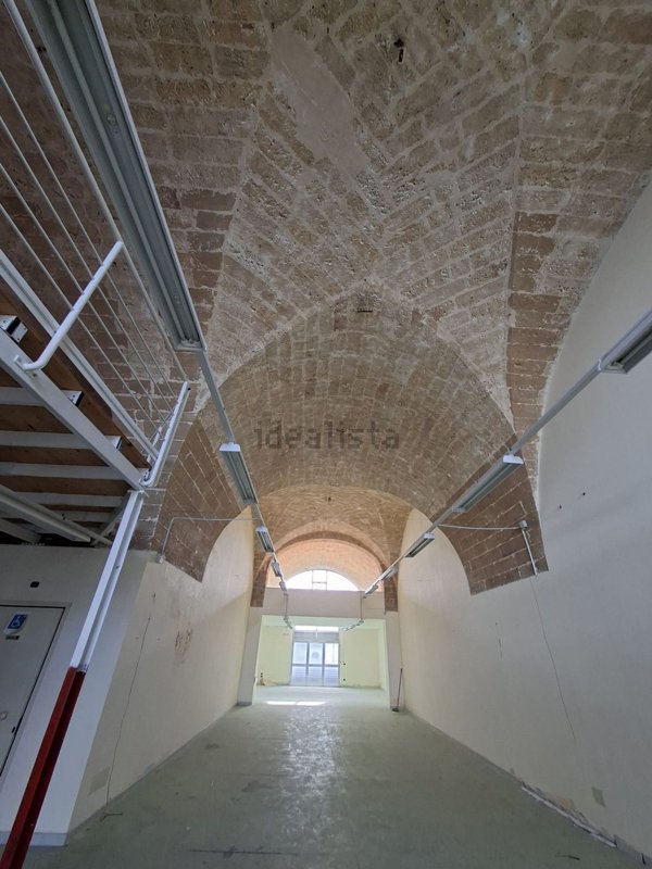 locale commerciale in vendita a Trepuzzi