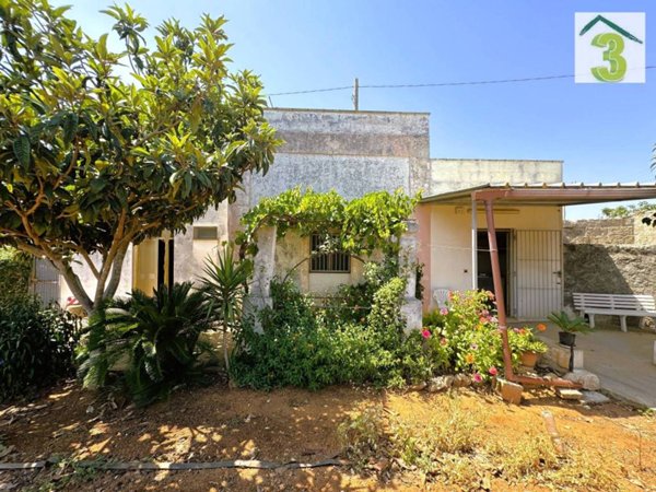 casa indipendente in vendita a Tricase in zona Lucugnano