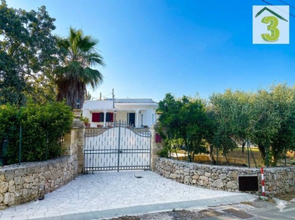 casa indipendente in vendita a Tricase