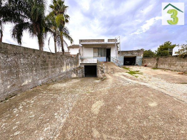 locale commerciale in vendita a Tricase in zona Depressa