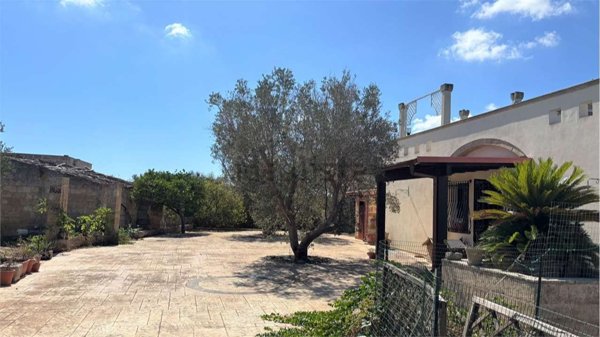 casa indipendente in vendita a Tricase