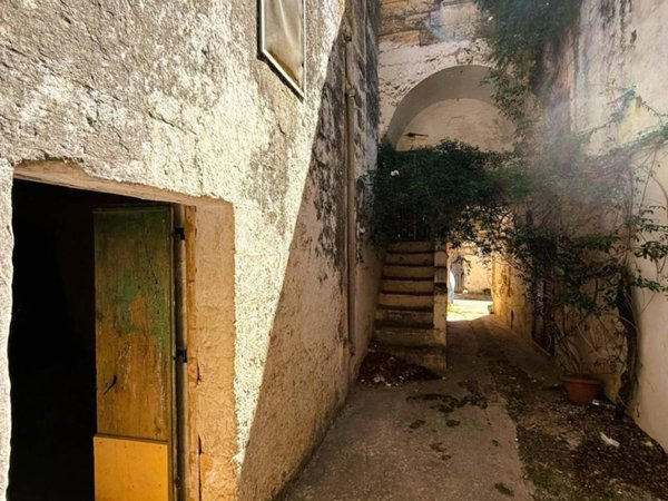 locale commerciale in vendita a Tricase