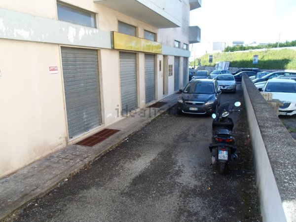 locale commerciale in vendita a Tricase