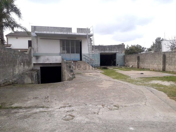 locale commerciale in vendita a Tricase in zona Depressa