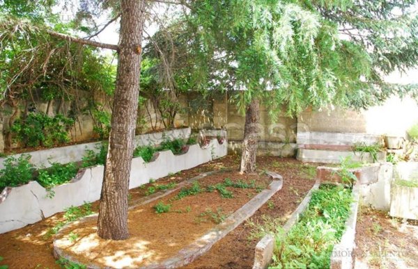 locale commerciale in vendita a Tricase in zona Depressa