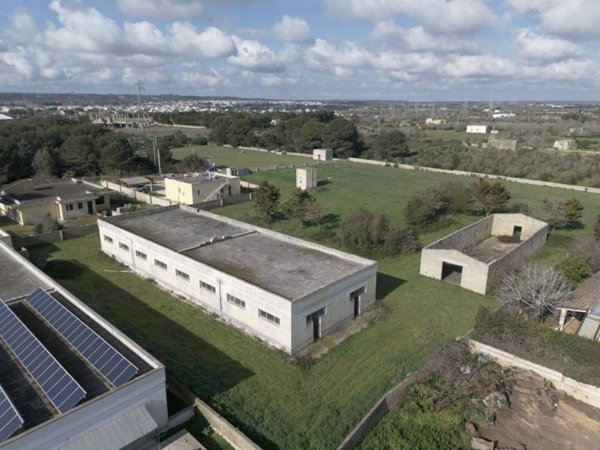 locale commerciale in vendita a Tricase