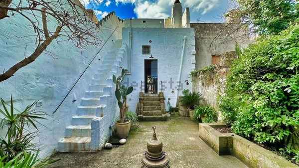 pentavano in vendita a Tricase in zona Depressa