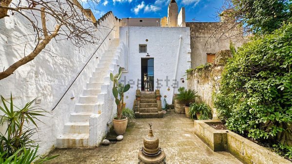 pentavano in vendita a Tricase in zona Depressa