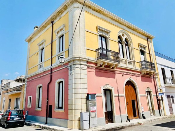 intera palazzina in vendita a Tricase in zona Depressa