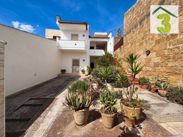 casa indipendente in vendita a Tricase in zona Lucugnano