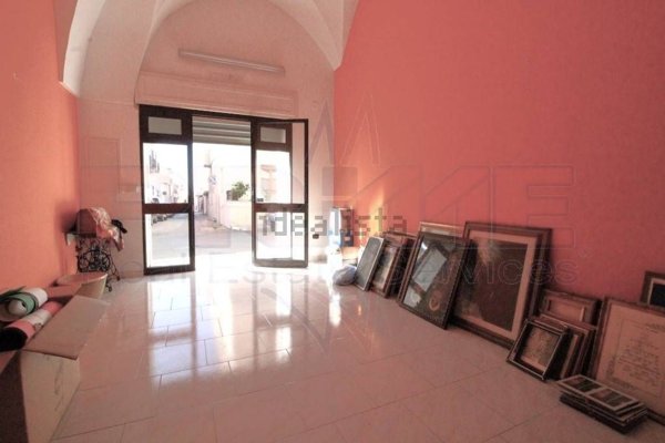 locale commerciale in vendita a Tuglie