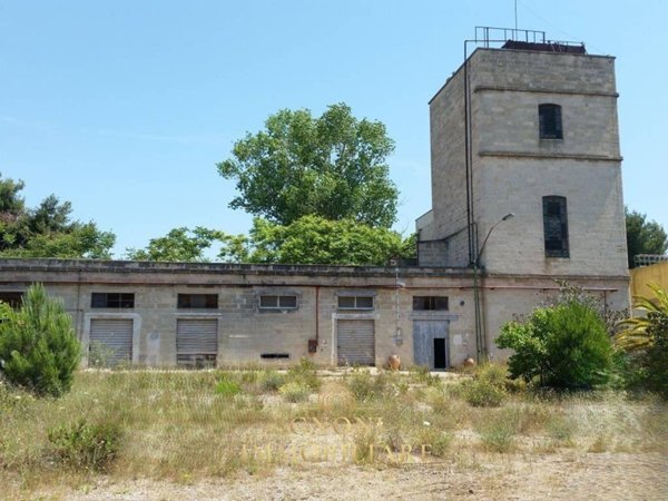 locale commerciale in vendita a Tuglie