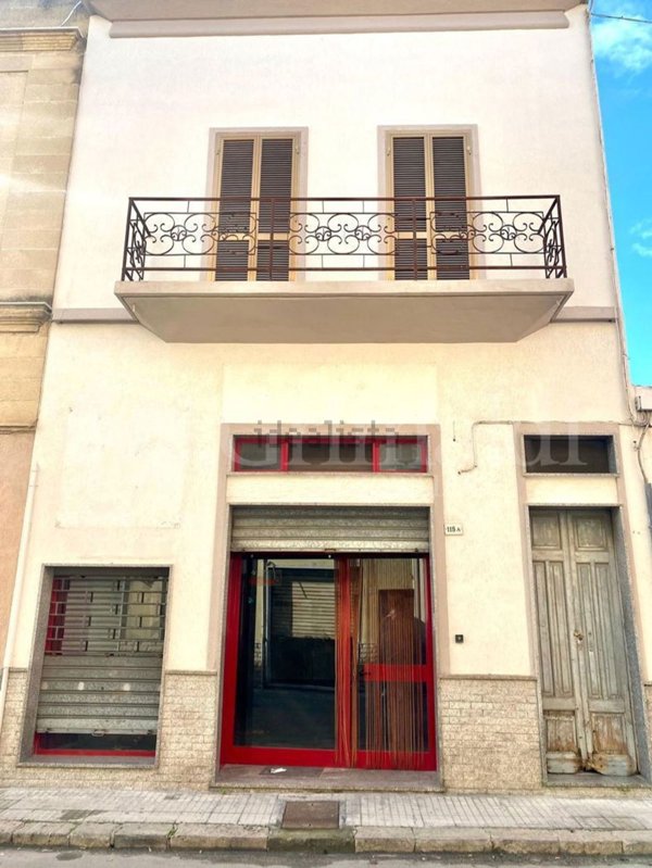 locale commerciale in vendita a Tuglie
