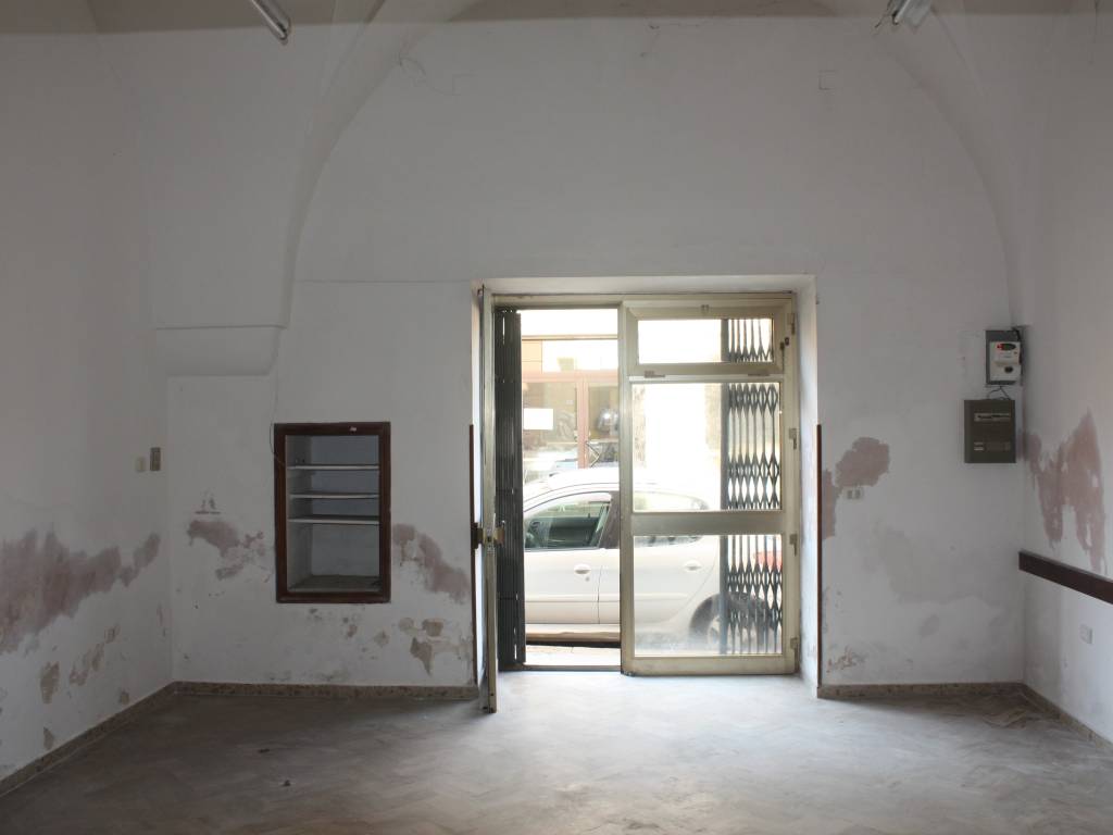 negozio in vendita ad Ugento