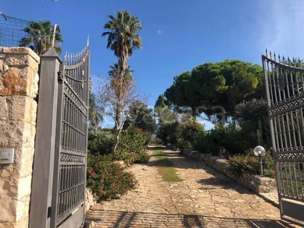 casa indipendente in vendita ad Ugento in zona Torre San Giovanni